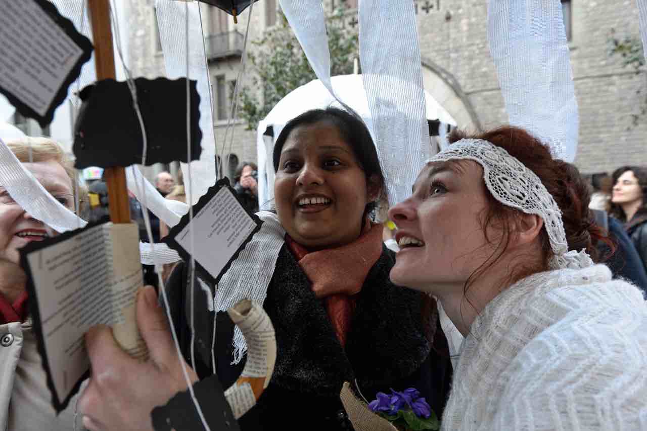 mucha mujer art performance art social exclusion
