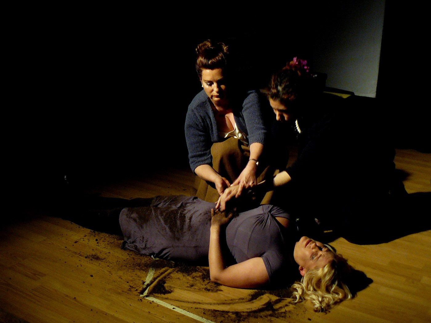 mucha mujer art performance art social exclusion