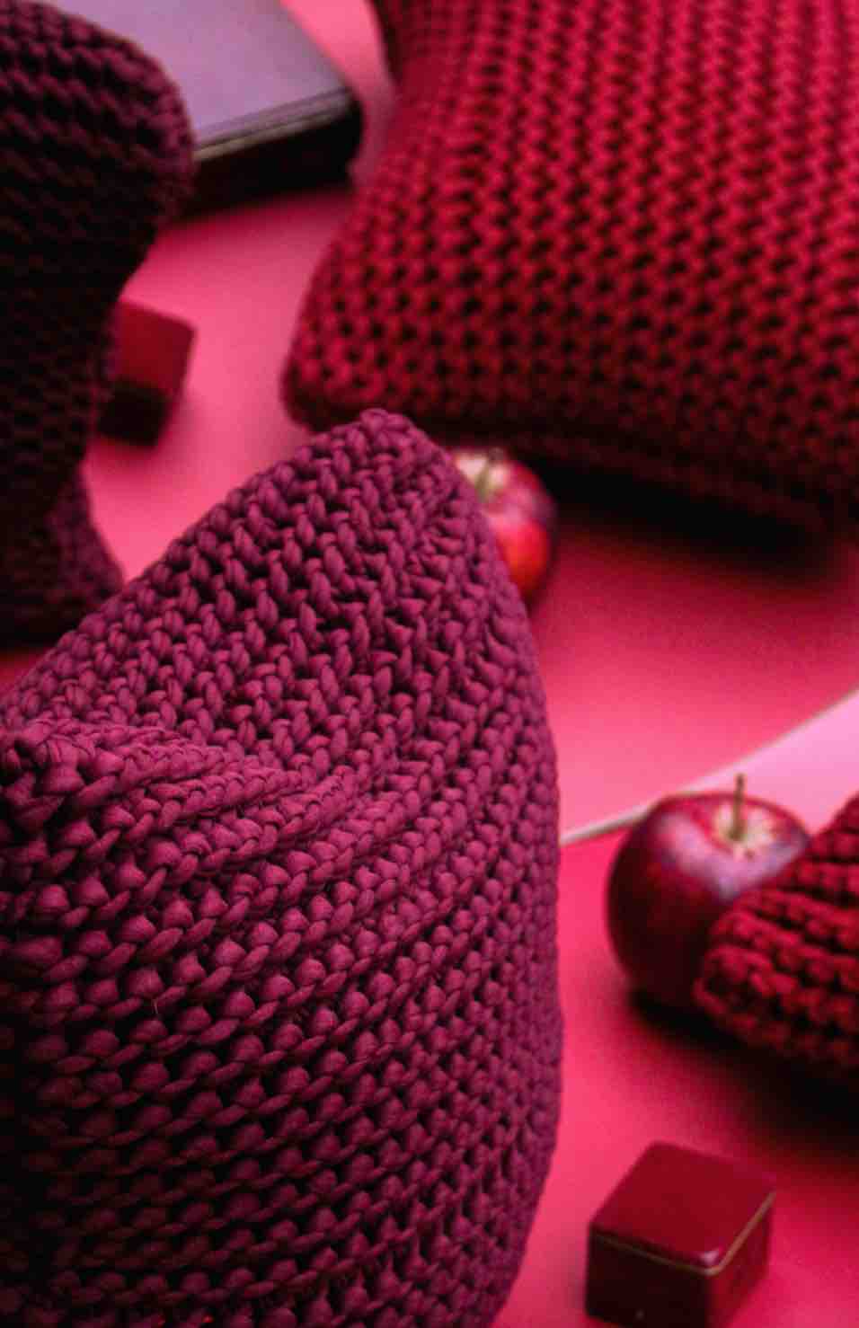 pletivo by plezir ecological ecofriedly trendy knitted cushions red