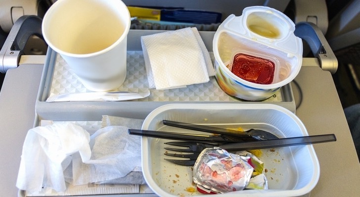 first plastic-free flight Hi Fly airline single use waste