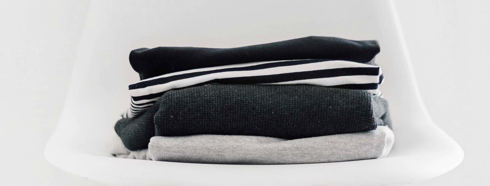 tips minimalist wardrobe declutter closet