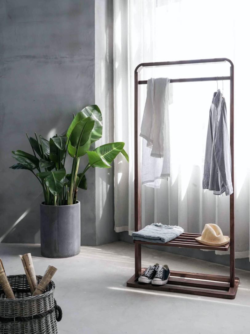 tips minimalist wardrobe declutter closet