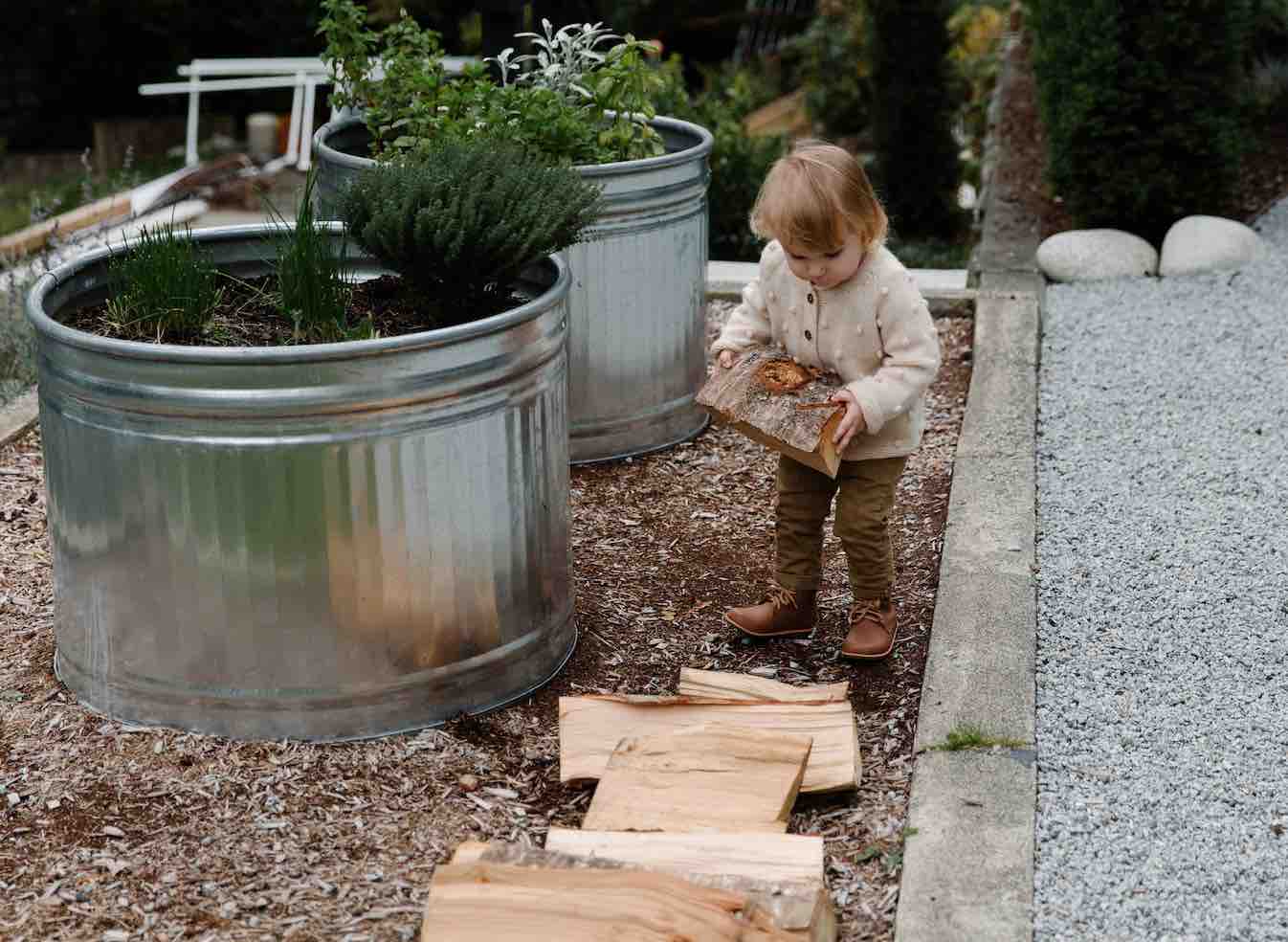 7 Benefits of Gardening with Kids