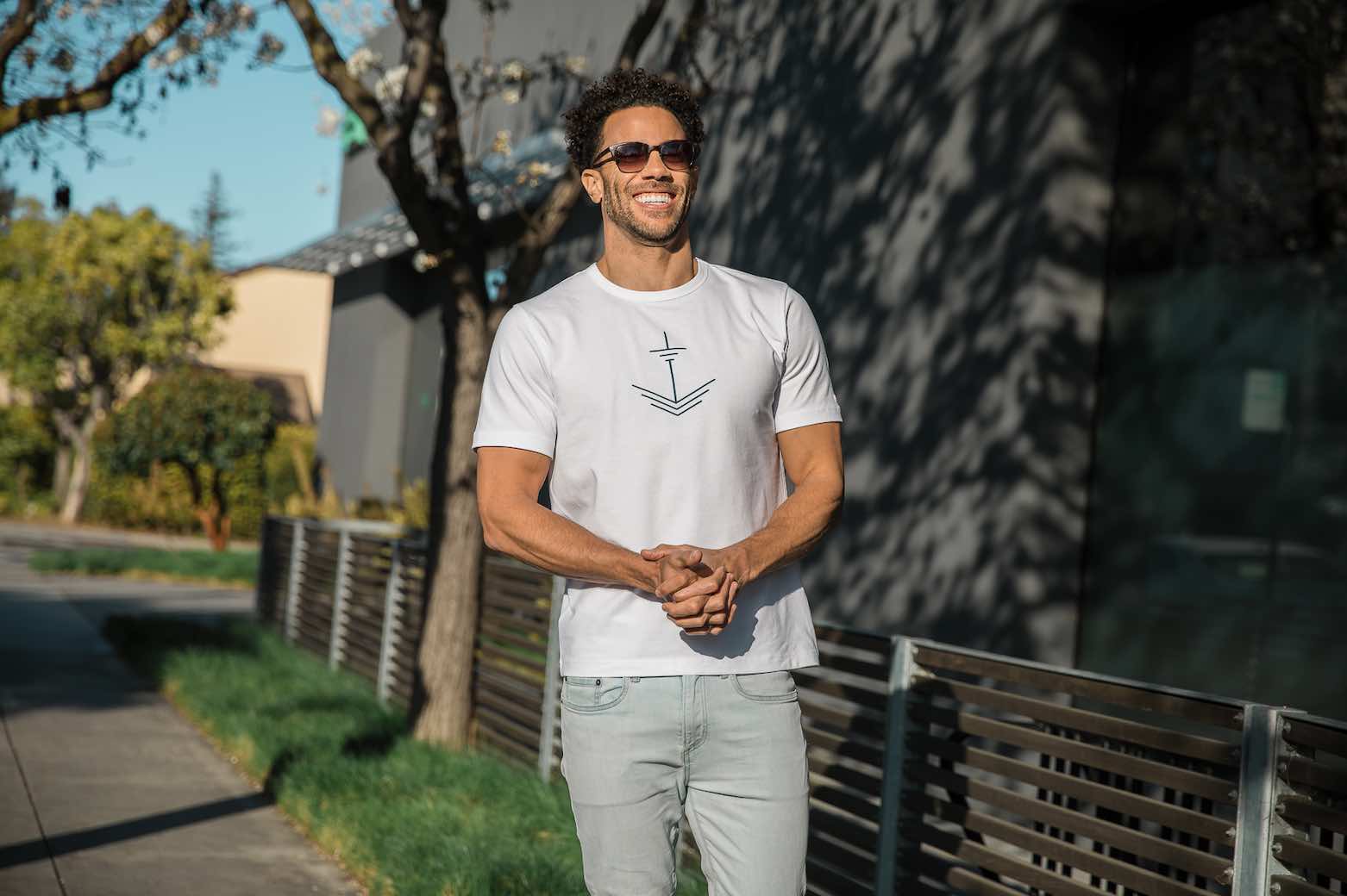 Sustainable clothing for men. Modern. Conscious. Stylish. Vustra.