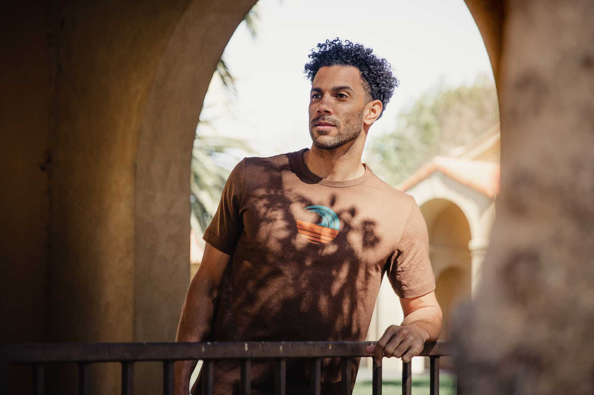 Sustainable clothing for men. Modern. Conscious. Stylish. Vustra.