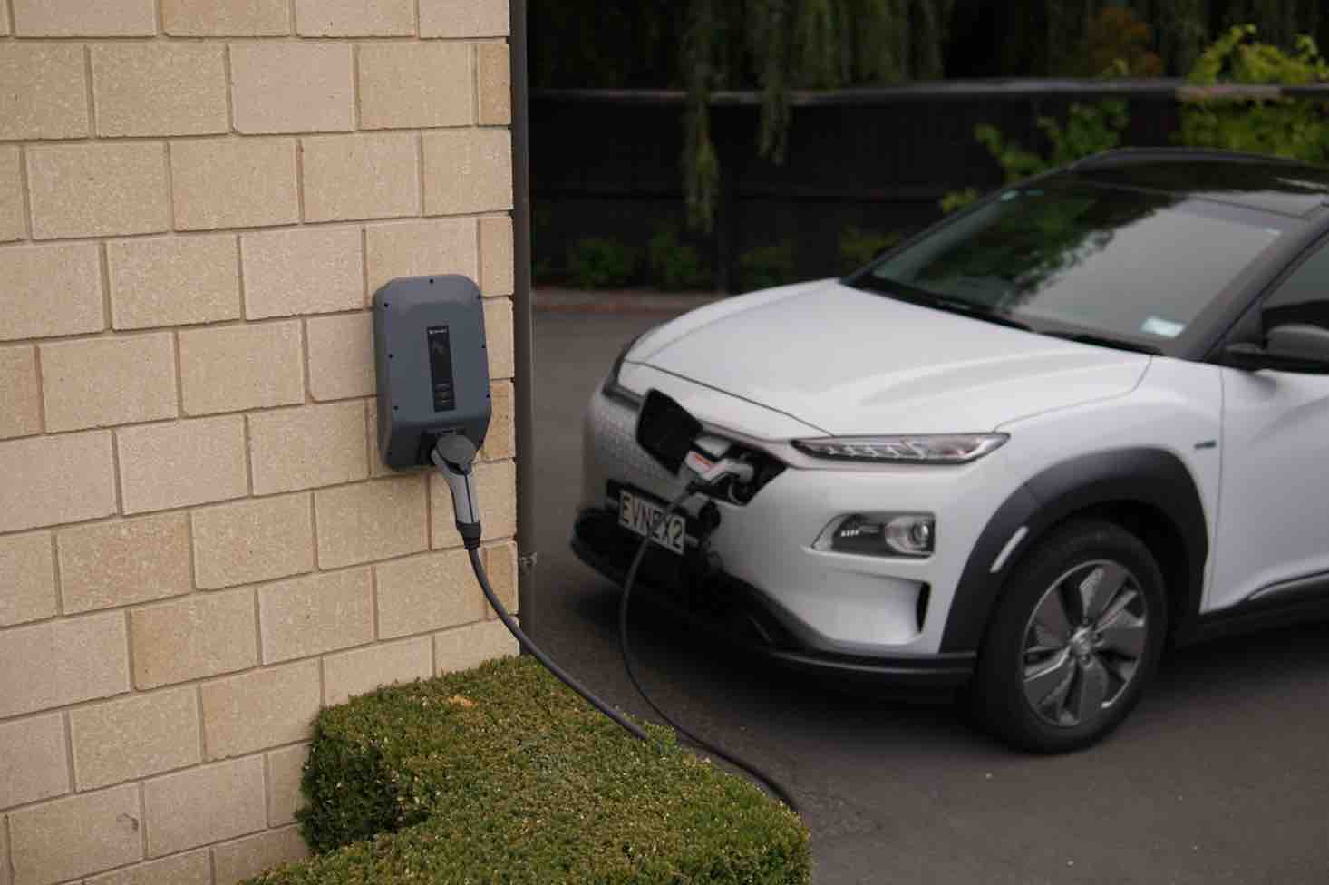 4 tips on how to extend the battery life of your electric car